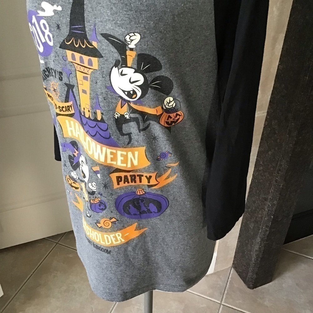 Disney Parks Mickey's Halloween Party 2018 Shirt SMALL Glow In The Dark Faces - Picture 11 of 15